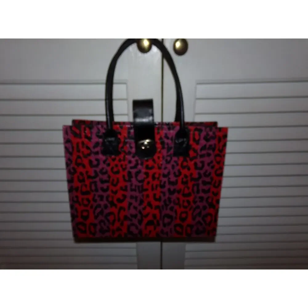 Colorful leopard print‎ 8 1/2 x 11 file folder tote Opens to accordian file